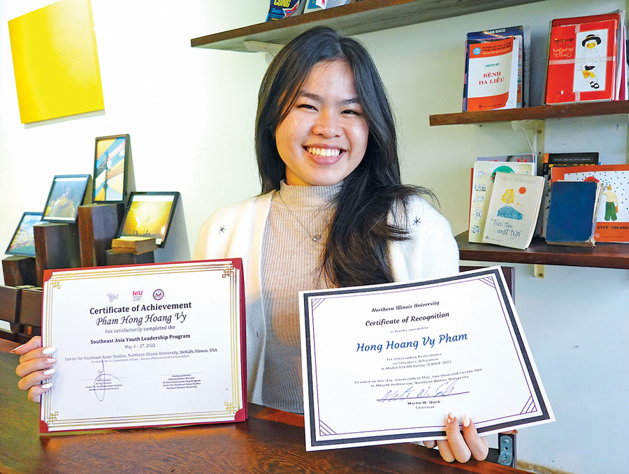 Em Phạm Hồng Hoàng Vy thêm bản lĩnh và trưởng thành hơn sau khi tham gia SEAYLP 2022. Ảnh: Mộc Trà Em Phạm Hồng Hoàng Vy thêm bản lĩnh và trưởng thành hơn sau khi tham gia SEAYLP 2022. Ảnh: Mộc Trà