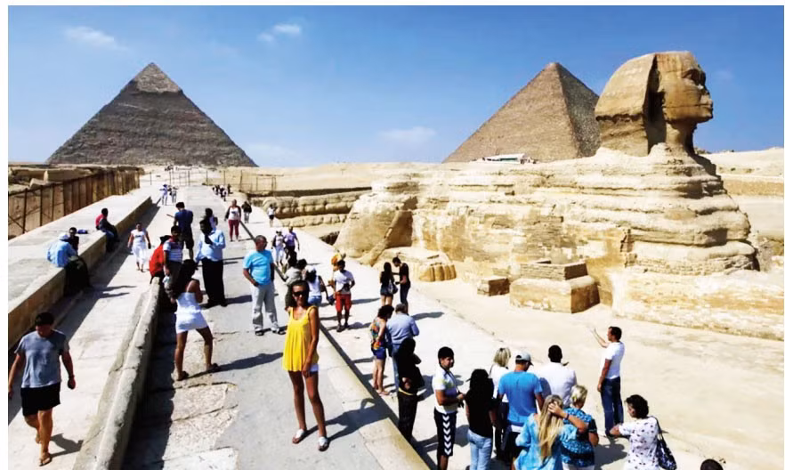 Du khách đến Ai Cập trong năm 2023 đạt mức kỷ lục. Ảnh: REUTERS
