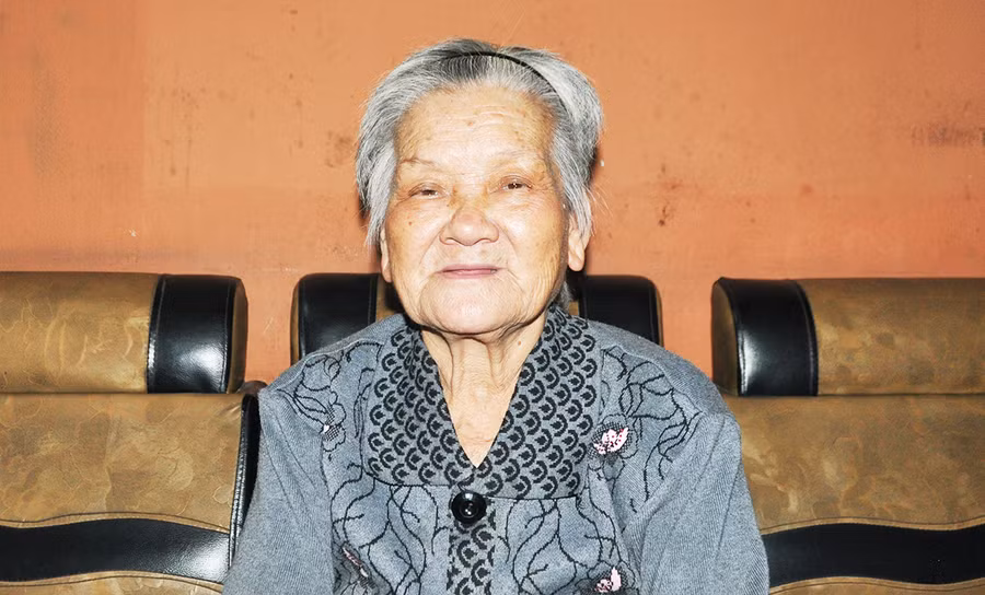 Bà Vũ Thị Mùi kể lại chuyện những lần gặp Bác. Ảnh: Nguyễn Anh Minh