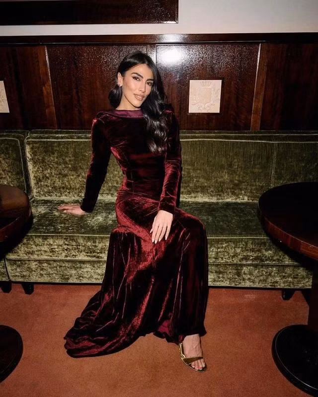 Bạn có thể táo bạo với những bộ trang phục theo chủ đề, những đôi tất có hình trái tim, những phụ kiện lãng mạn và những đôi giày "gây choáng váng", tất nhiên sẽ tránh được hiệu ứng “quá đà”. Trên thực tế, mục tiêu là để trông gợi cảm và quyến rũ, mặc những gì khiến bạn cảm thấy thoải mái. Ảnh: @giuliasalemi Bạn có thể táo bạo với những bộ trang phục theo chủ đề, những đôi tất có hình trái tim, những phụ kiện lãng mạn và những đôi giày "gây choáng váng", tất nhiên sẽ tránh được hiệu ứng “quá đà”. Trên thực tế, mục tiêu là để trông gợi cảm và quyến rũ, mặc những gì khiến bạn cảm thấy thoải mái. Ảnh: @giuliasalemi