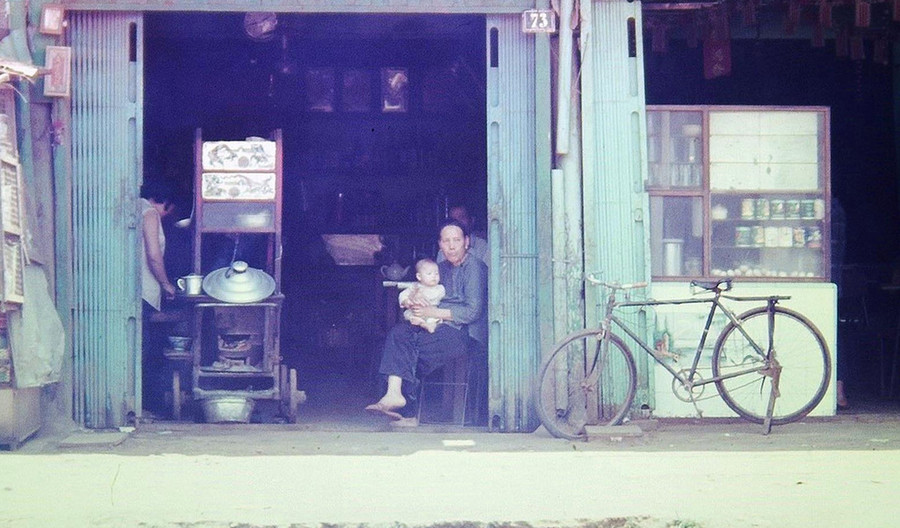 Quán mì Tân Ký trên đường Hoàng Diệu (năm 1968), nay là đường Hùng Vương (TP.Pleiku). Hình tư liệu Nguyễn Quang Hiền