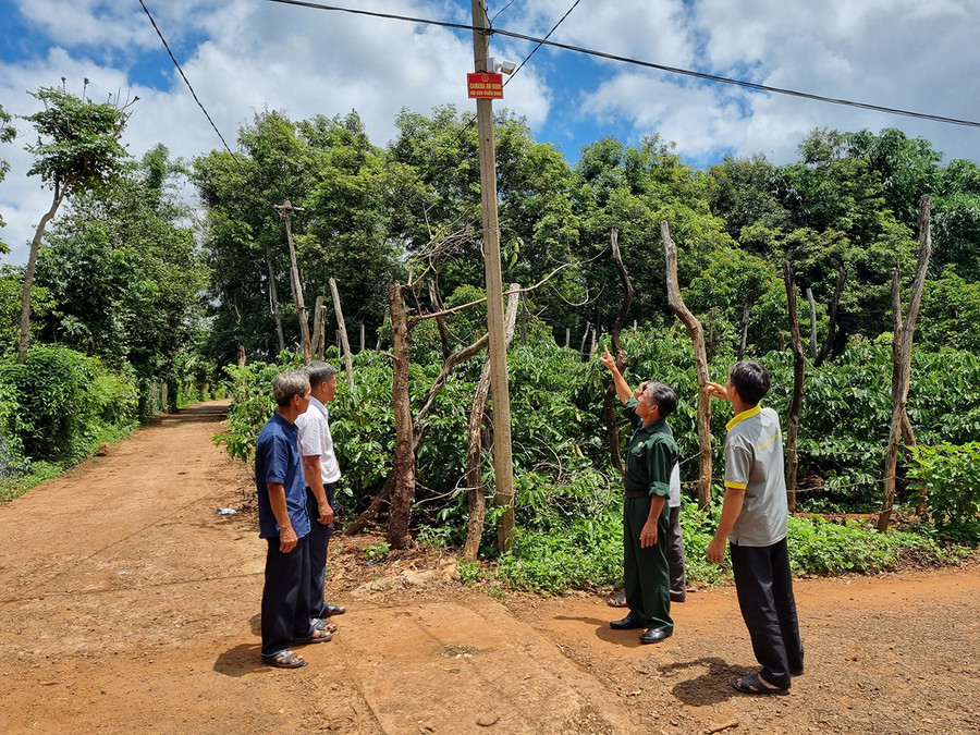 Mô hình “Ánh sáng, camera và tiếng kẻng an ninh” đã được triển khai tại 56/74 thôn, làng trên địa bàn huyện Chư Pưh. Ảnh: H.K Mô hình “Ánh sáng, camera và tiếng kẻng an ninh” đã được triển khai tại 56/74 thôn, làng trên địa bàn huyện Chư Pưh. Ảnh: H.K