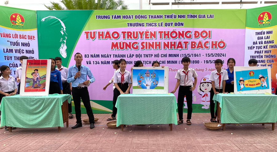 Các em học sinh hào hứng tham gia "Ngày hội công tác Đội". Ảnh: Hà Đức Thành Các em học sinh hào hứng tham gia "Ngày hội công tác Đội". Ảnh: Hà Đức Thành
