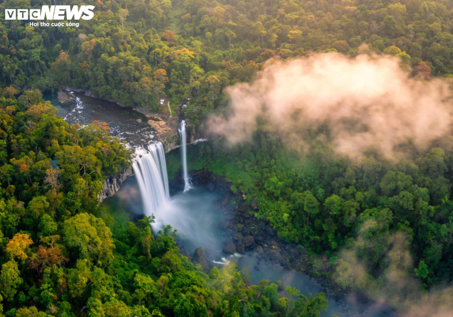 Thác cao 54m, rộng từ 20 - 100 m tuỳ theo mùa nhiều hay ít nước. Đến nay, thác K50 vẫn giữ được vẻ đẹp hoang sơ, hùng vĩ giữa không gian xanh của khu rừng nguyên sinh. Thác cao 54m, rộng từ 20 - 100 m tuỳ theo mùa nhiều hay ít nước. Đến nay, thác K50 vẫn giữ được vẻ đẹp hoang sơ, hùng vĩ giữa không gian xanh của khu rừng nguyên sinh.