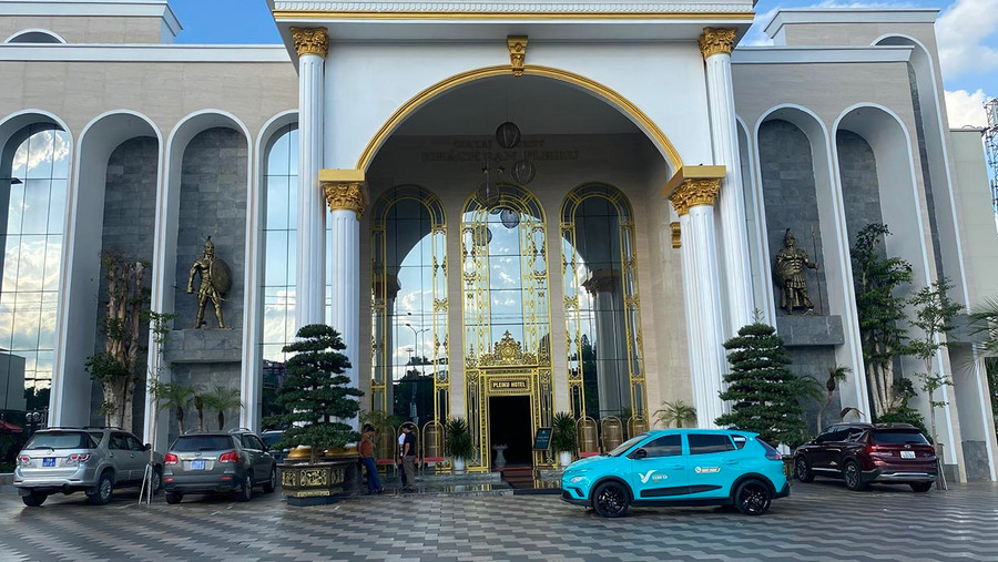 Năm 2022, Khách sạn Pleiku đầu tư nâng cấp toàn diện nội ngoại thất, thu hút du khách trong và ngoài nước đến lưu trú. Ảnh: Sơn Ca