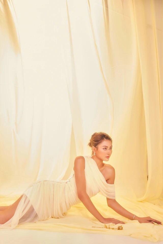 Người đẹp gốc Ninh Bình thừa nhận sau khi đăng quang, lịch trình của cô rất dày đặc. Tuy nhiên, cô đang dần thích nghi và cảm thấy biết ơn vì có thể thực hiện nhiều hoạt động cộng đồng. Ảnh: Hoàng Phúc