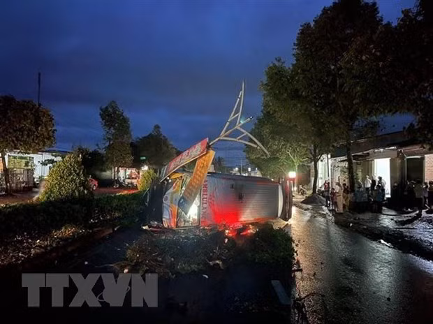Hiện trường vụ tai nạn. (Ảnh: TTXVN phát)