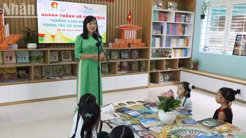 Cô Nguyễn Thị Tuyết, Hiệu trưởng Trường Tiểu học Võ Thị Sáu phát biểu tại buổi lễ.