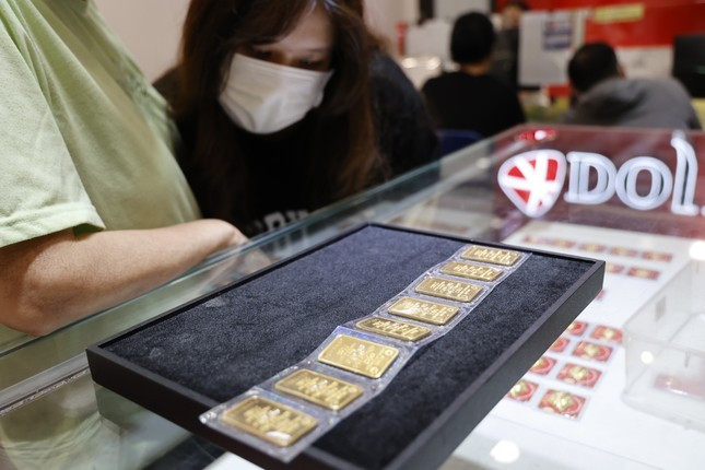 Giá vàng miếng SJC đứng im gần 1 tháng nay. Giá vàng miếng SJC đứng im gần 1 tháng nay.