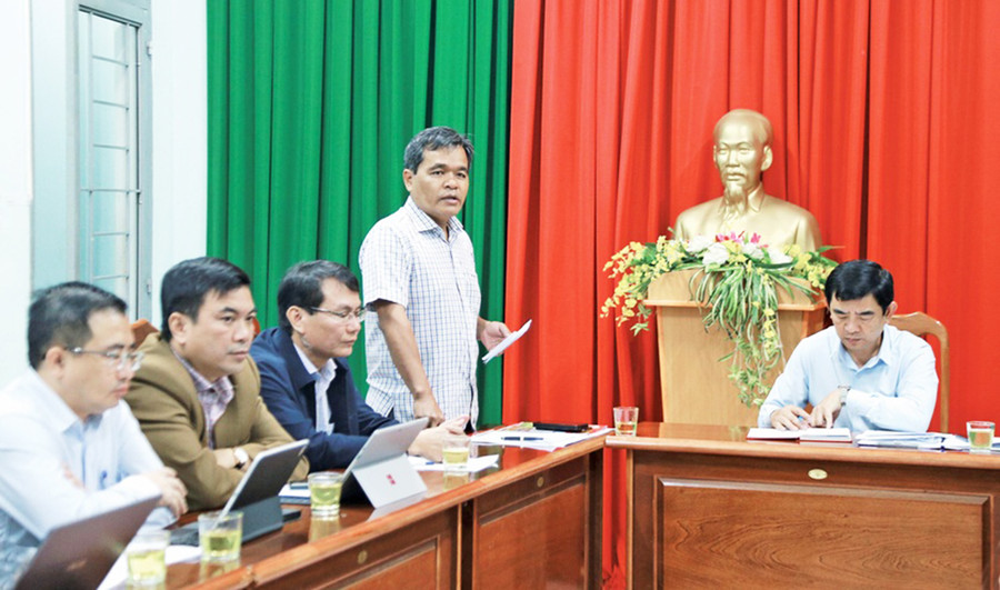 Ủy viên Ban Chấp hành Trung ương Đảng, Bí thư Tỉnh ủy, Chủ tịch HĐND tỉnh Hồ Văn Niên phát biểu tại buổi sinh hoạt định kỳ của Chi bộ Trung tâm Phát triển quỹ đất TP. Pleiku. Ảnh: Phương Linh Ủy viên Ban Chấp hành Trung ương Đảng, Bí thư Tỉnh ủy, Chủ tịch HĐND tỉnh Hồ Văn Niên phát biểu tại buổi sinh hoạt định kỳ của Chi bộ Trung tâm Phát triển quỹ đất TP. Pleiku. Ảnh: Phương Linh