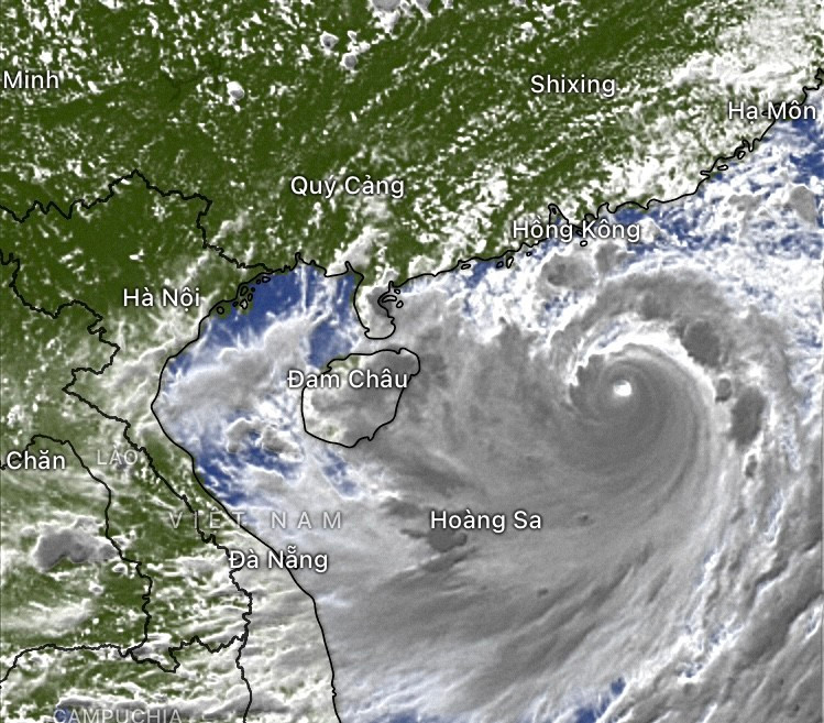 Mắt bão số 3 hồi 14 giờ chiều 5-9. Ảnh vệ tinh Mắt bão số 3 hồi 14 giờ chiều 5-9. Ảnh vệ tinh