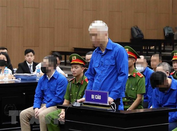 Bị cáo Trần Văn Tám (SN 1963), cựu Tổng Giám đốc Tổng Công ty Đầu tư phát triển đường cao tốc Việt Nam (VEC), cựu Chủ tịch Hội đồng nghiệm thu cơ sở khai báo trước tòa. (Ảnh: Phạm Kiên/TTXVN)