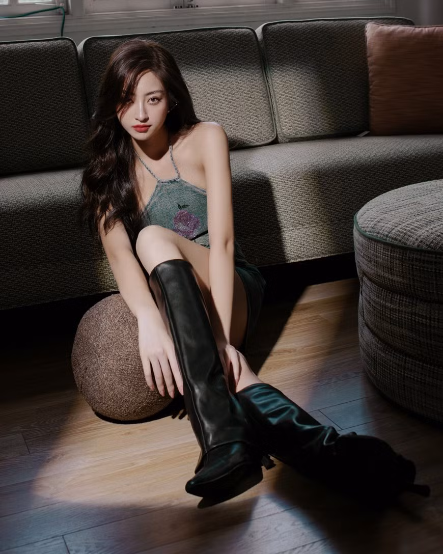 Những dự án tiêu biểu mà Lương Thùy Linh đã thực hiện tiêu biểu như dự án dành riêng cho cộng động LGBTQ+ nhân ngày 8/3, góp phần thúc đẩy bình đẳng giới; hưởng ứng ‘Ngày hội văn hóa đọc’ bằng cách tổ chức dự án ‘Trạm đọc,’ mang những quầy sách đến với các trường Trung học phổ thông, khuyến khích các em học sinh trau dồi kiến thức mới, góp phần hình thành thói quen đọc sách… (Ảnh: PV/Vietnam+)