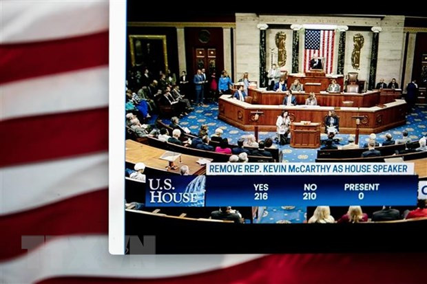 Toàn cảnh phiên bỏ phiếu của Hạ viện Mỹ bãi nhiệm Chủ tịch Hạ viện Kevin McCarthy, tại Washington DC., ngày 3/10/2023. (Ảnh: THX/TTXVN) Toàn cảnh phiên bỏ phiếu của Hạ viện Mỹ bãi nhiệm Chủ tịch Hạ viện Kevin McCarthy, tại Washington DC., ngày 3/10/2023. (Ảnh: THX/TTXVN)