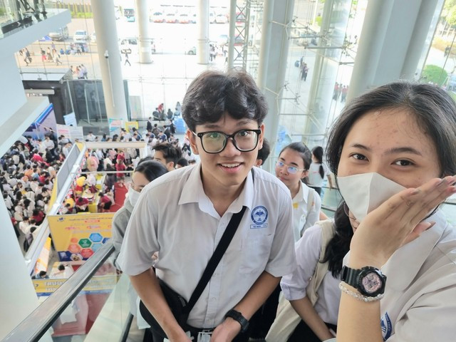 Học sinh tỉnh Bình Dương tham chương trình Tư vấn mùa thi của Báo Thanh Niên năm 2024. Đây là tỉnh đứng thứ hai trong 5 tỉnh đứng đầu cả nước trung bình điểm thi tốt nghiệp THPT trong 5 năm qua. Ảnh ĐÀO NGỌC THẠCH