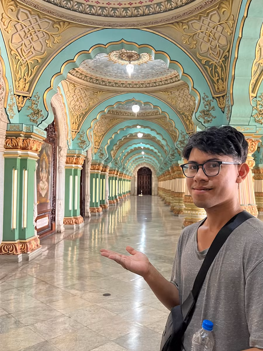 Hòa cùng không khí tôn giáo tại Ấn Độ.