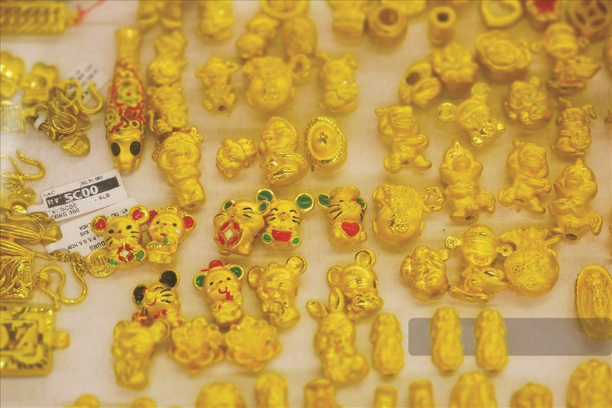 Ngân hàng Nhà nước áp dụng Nghị định 24 để chống tình trạng “vàng hóa” nền kinh tế. Ảnh: Phan Anh Ngân hàng Nhà nước áp dụng Nghị định 24 để chống tình trạng “vàng hóa” nền kinh tế. Ảnh: Phan Anh