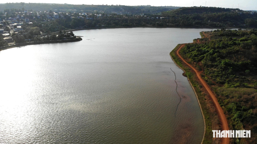 Hồ nước tại khu vực trung tâm TP.Gia Nghĩa, Đắk Nông. Ảnh: Xuân Lâm Hồ nước tại khu vực trung tâm TP.Gia Nghĩa, Đắk Nông. Ảnh: Xuân Lâm