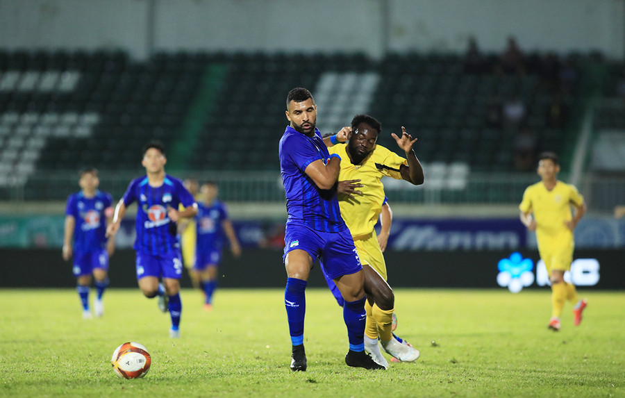 Jairo (trái) đang là niềm hy vọng lớn của HAGL. Ảnh: L.V.N