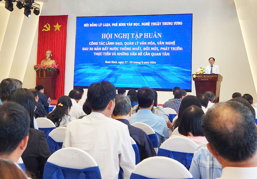 Bí thư Tỉnh ủy Bình Định Võ Quốc Dũng phát biểu chào mừng hội nghị. Ảnh: P.V Bí thư Tỉnh ủy Bình Định Võ Quốc Dũng phát biểu chào mừng hội nghị. Ảnh: P.V