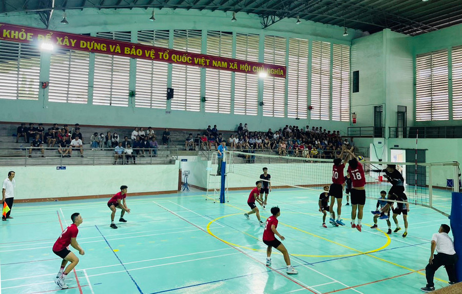 Giải bóng chuyền nam U18 mở rộng tranh cúp Gia Ninh lần thứ II năm 2024 là dịp để các vận động viên trẻ đam mê bóng chuyền thi đấu cọ xát, học hỏi kinh nghiệm. Ảnh: Vũ Chi Giải bóng chuyền nam U18 mở rộng tranh cúp Gia Ninh lần thứ II năm 2024 là dịp để các vận động viên trẻ đam mê bóng chuyền thi đấu cọ xát, học hỏi kinh nghiệm. Ảnh: Vũ Chi
