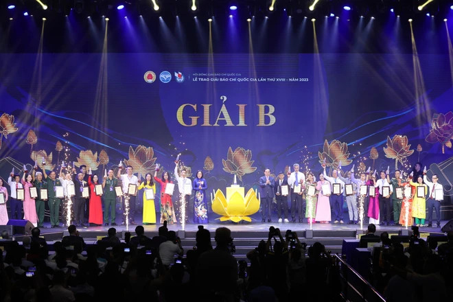 Các tác giả được trao giải B. (Ảnh: Hoài Nam/Vietnam+)