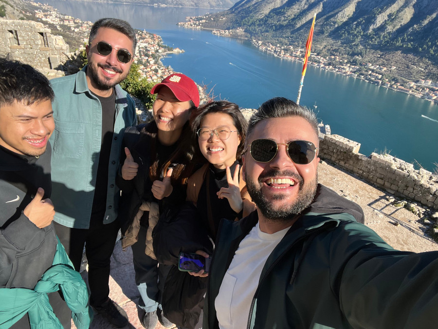 Những người bạn mới quen ở Montenegro miền Đông Nam châu Âu.