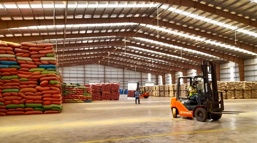 Kho hàng cà phê xuất khẩu của Công ty TNHH Vĩnh Hiệp. Ảnh: Vũ Thảo