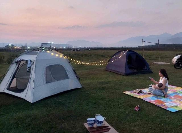 Người trẻ ngày càng thích trải nghiệm không gian gần gũi với thiên nhiên. Ảnh HOÀNG SƠN Người trẻ ngày càng thích trải nghiệm không gian gần gũi với thiên nhiên. Ảnh HOÀNG SƠN