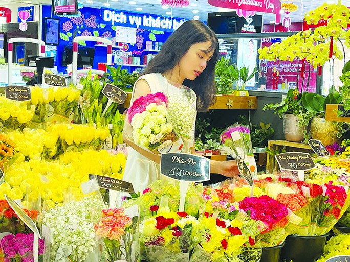 Dịp 14-2 năm nay, hoa tươi rất dồi dào, mẫu mã đẹp. Dịp 14-2 năm nay, hoa tươi rất dồi dào, mẫu mã đẹp.