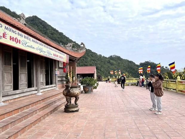 Người dân, du khách tới lễ chùa đầu xuân tại Chùa Ngọa Vân, thị xã Đông Triều. (Nguồn: Cổng Thông tin Điện tử tỉnh Quảng Ninh)