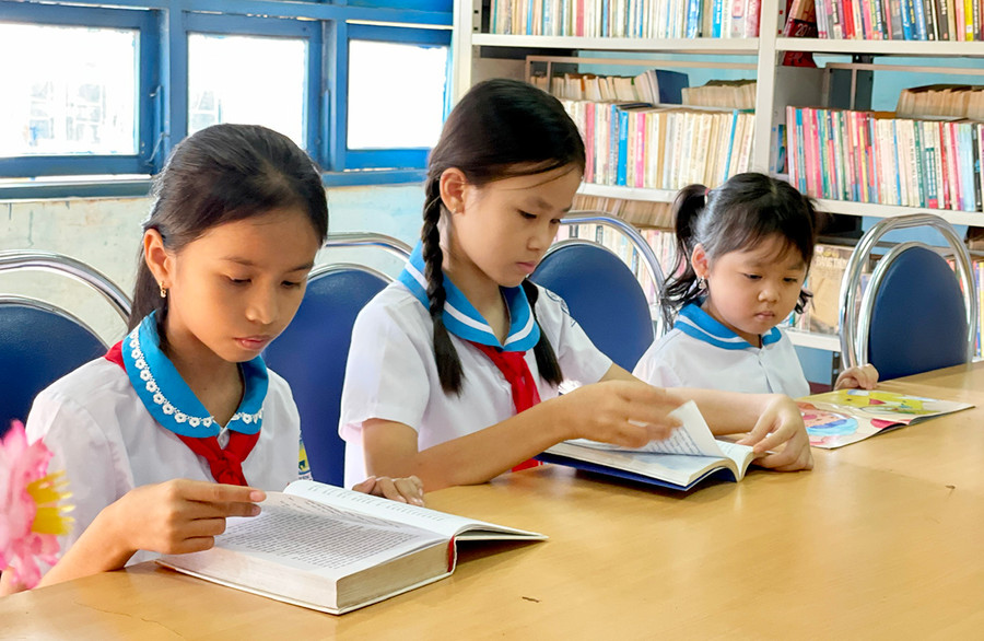 Các “Đại sứ văn hóa đọc” Trường Tiểu học Nguyễn Huệ, huyện Ia Grai. Ảnh: L.N
