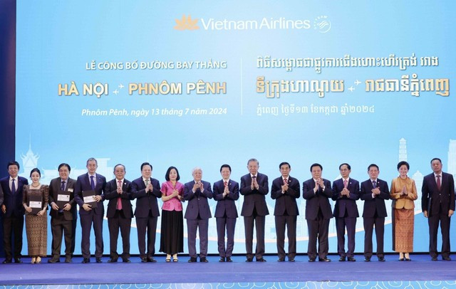 Đại biểu hai nước chúc mừng công bố đường bay Hà Nội - Phnom Penh Đại biểu hai nước chúc mừng công bố đường bay Hà Nội - Phnom Penh
