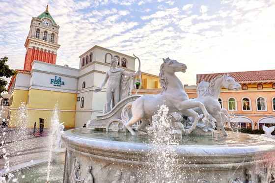 Đài phun nước King of the Sun từ gia tộc Frilli người Italy. Ảnh: Sun Group Đài phun nước King of the Sun từ gia tộc Frilli người Italy. Ảnh: Sun Group