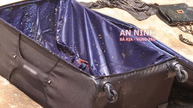 Vali chứa thi thể cô gái 21 tuổi được phát hiện trên Núi Nhỏ, TP Vũng Tàu. Ảnh: Công an Bà Rịa - Vũng Tàu.