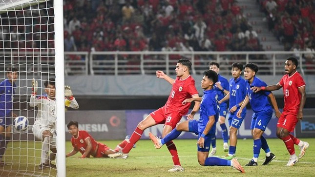 Raven ghi bàn duy nhất của trận đấu. Raven ghi bàn duy nhất của trận đấu.