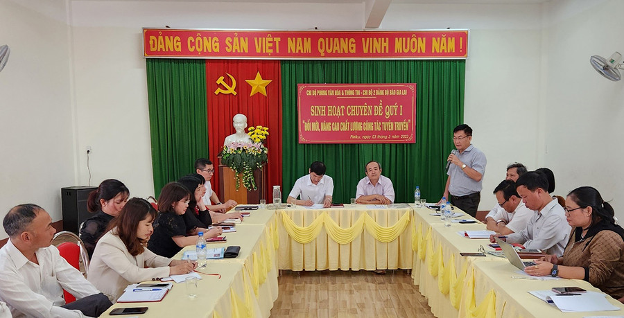 Đảng viên 2 chi bộ tham gia sinh hoạt chuyên đề ghép. Ảnh: Phương Dung Đảng viên 2 chi bộ tham gia sinh hoạt chuyên đề ghép. Ảnh: Phương Dung