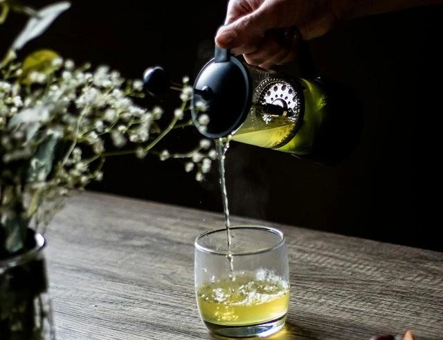 Trà xanh chứa chất chống oxy hóa và các hợp chất mang lại vô số lợi ích cho sức khỏe. Ảnh Pexels