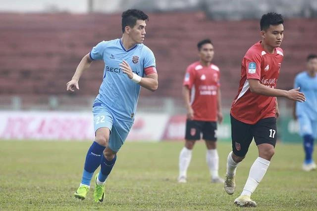 Tiến Linh (trái) đang tìm lại khả năng săn bàn của mình. Ảnh: Linh Nhi