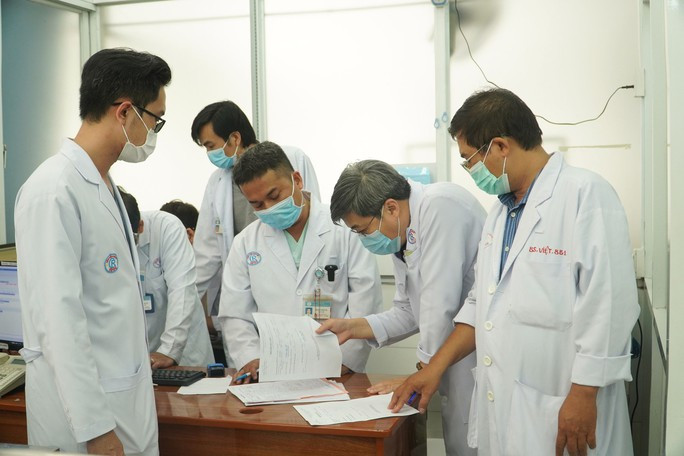 Các bác sĩ hội chẩn khẩn cấp từ xa cứu nạn nhân trước khi chuyển lên Bệnh viện Chợ Rẫy Các bác sĩ hội chẩn khẩn cấp từ xa cứu nạn nhân trước khi chuyển lên Bệnh viện Chợ Rẫy