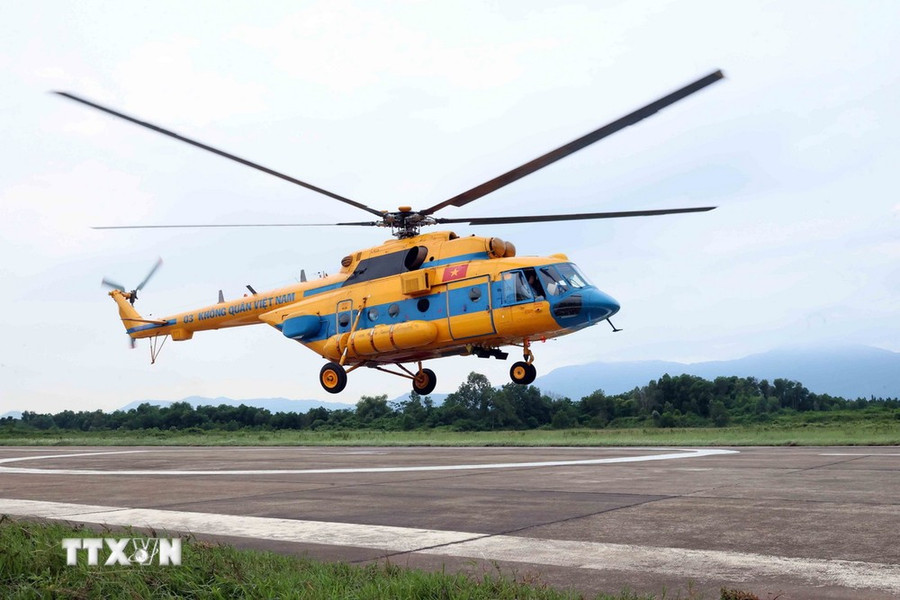 Quân chủng Phòng không-Không quân xây dựng các phương án sử dụng máy bay, lực lượng cứu hộ, cứu trợ nhân dân vùng lũ. (Ảnh: An Đăng/TTXVN) Quân chủng Phòng không-Không quân xây dựng các phương án sử dụng máy bay, lực lượng cứu hộ, cứu trợ nhân dân vùng lũ. (Ảnh: An Đăng/TTXVN)