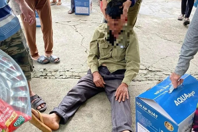 Bị lừa số tiền lớn, có người dân đã ngất xỉu tại chỗ.