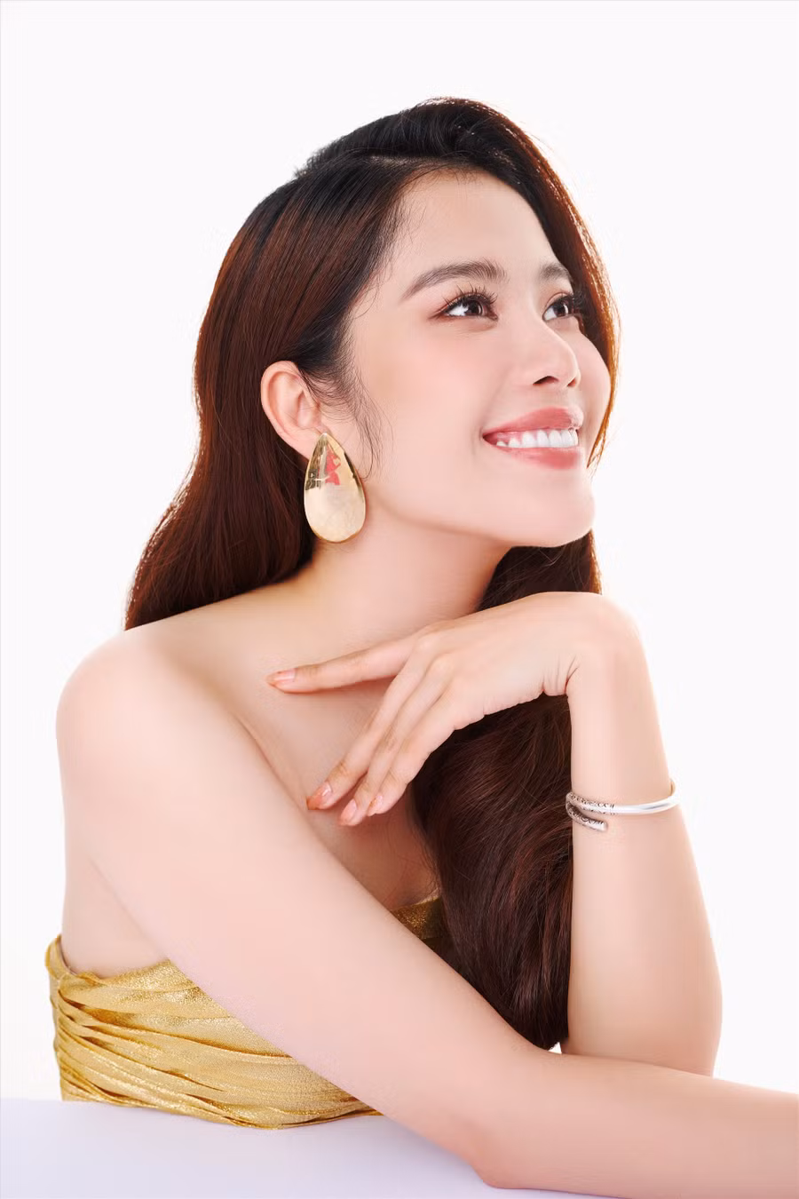 Bên cạnh đó, loạt ảnh trên cũng phần nào giúp Nam Em dập tắt các tin đồn xuống sắc, sức khỏe tụt dốc trầm trọng… lan truyền cách đây không lâu.