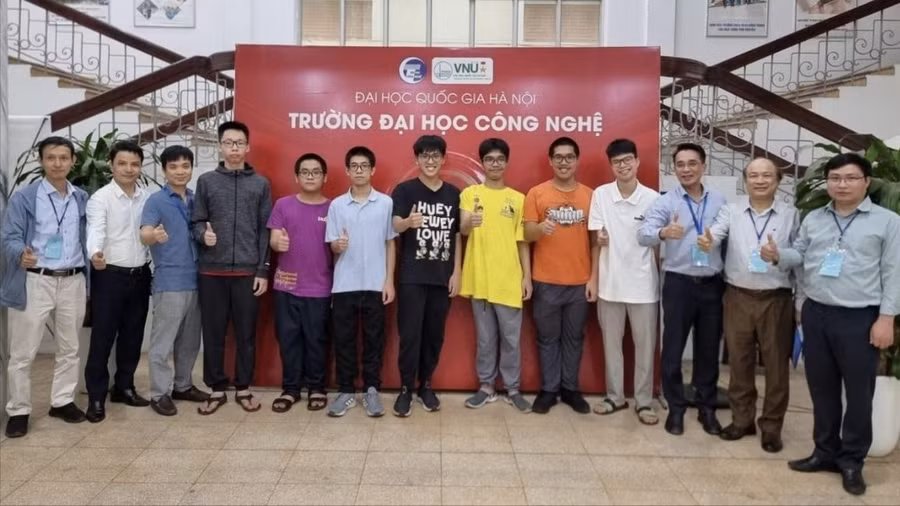 Các thành viên Đội tuyển quốc gia Việt Nam dự thi Olympic Tin học châu Á năm 2024 Các thành viên Đội tuyển quốc gia Việt Nam dự thi Olympic Tin học châu Á năm 2024