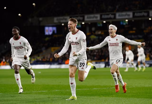 Scott McTominay giúp Man Unied tái lập thế dẫn bàn Scott McTominay giúp Man Unied tái lập thế dẫn bàn