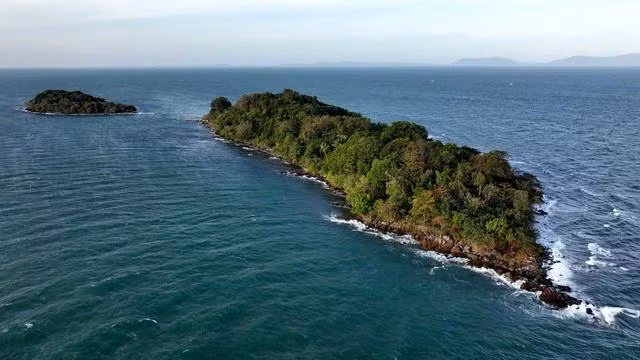 Đảo Đồi Mồi nhìn từ trên cao. Đảo Đồi Mồi nhìn từ trên cao.