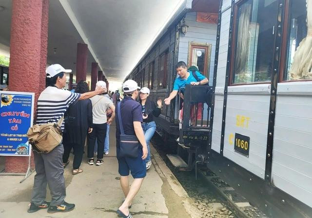 Ga Đà Lạt là điểm đến yêu thích của nhiều du khách Ga Đà Lạt là điểm đến yêu thích của nhiều du khách