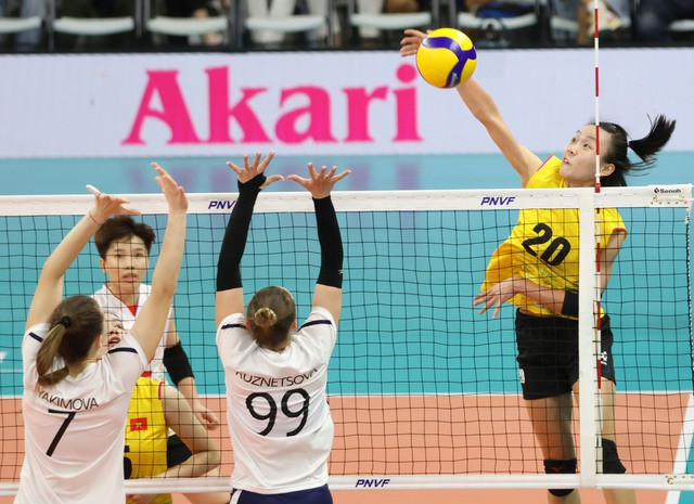 Tú Linh hiệu quả với các pha tấn công trên chắn của đối phương Tú Linh hiệu quả với các pha tấn công trên chắn của đối phương