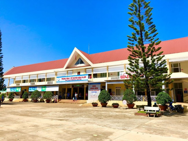 Trung tâm Y tế huyện Đắk R'lấp đang điều trị cho các bệnh nhân Trung tâm Y tế huyện Đắk R'lấp đang điều trị cho các bệnh nhân