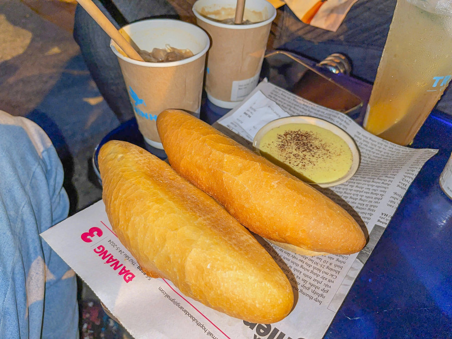 Bánh mì bơ sữa có có giá 15.000 đồng/ổ